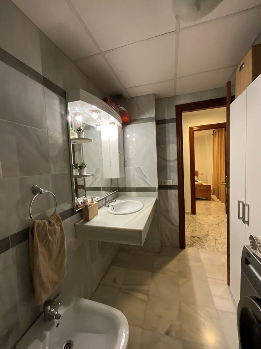 2 bedroom Flat for rent in Granada city - € 750 (Ref: 9761778)