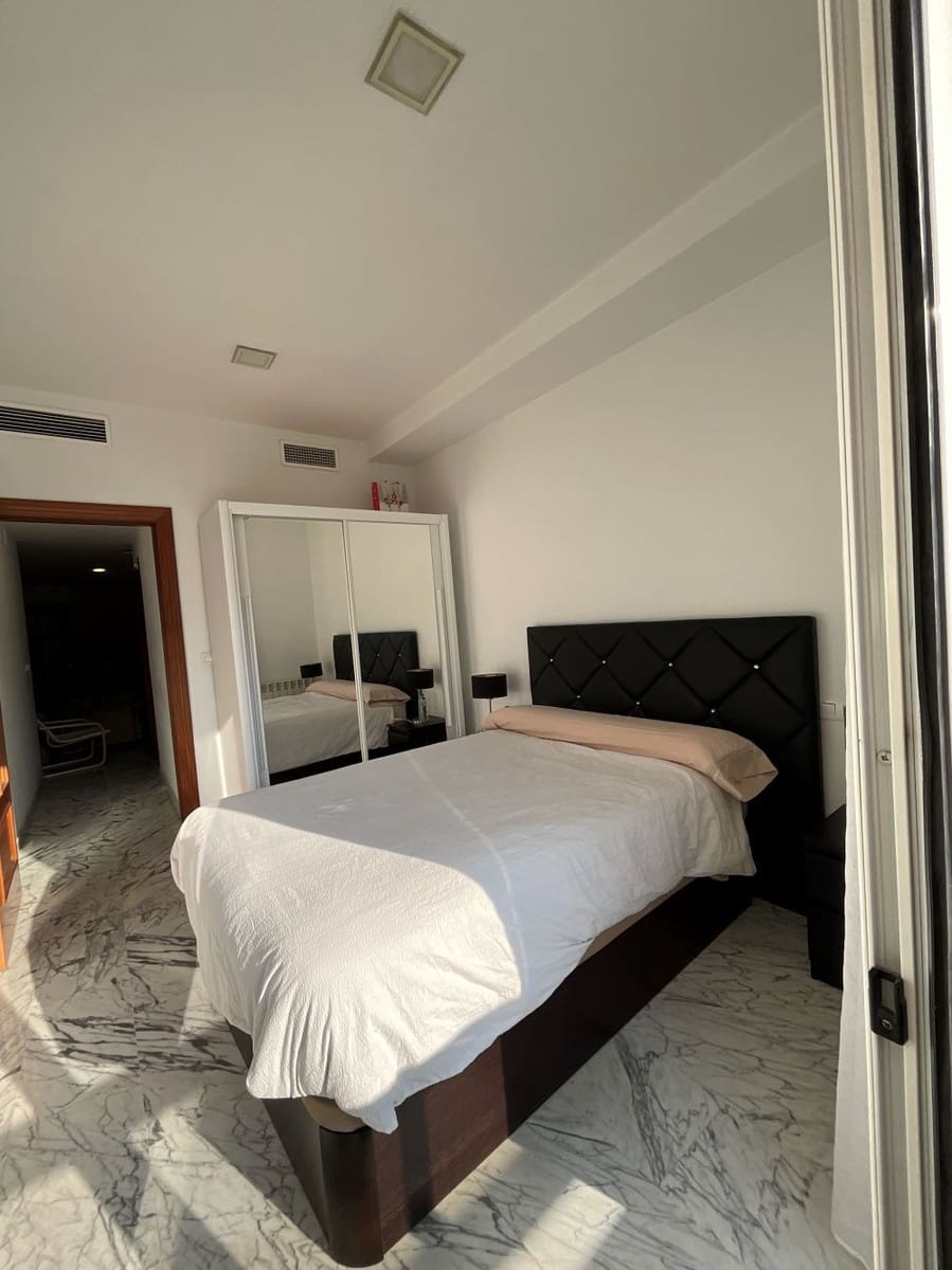 2 bedroom Flat for rent in Granada city - € 750 (Ref: 9761778)