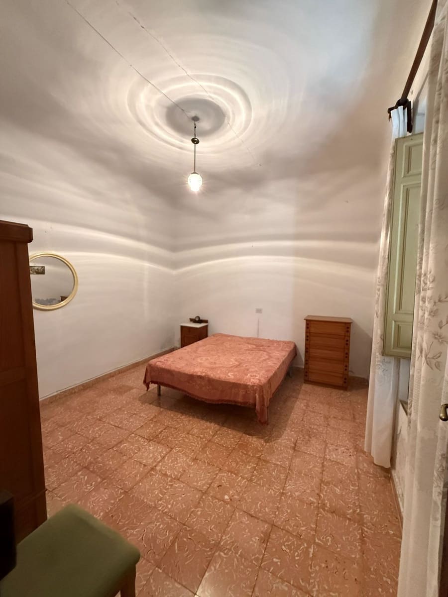 7 soverom Hus til salgs i Restabal med garasje - € 450 000 (Ref: 9790785)