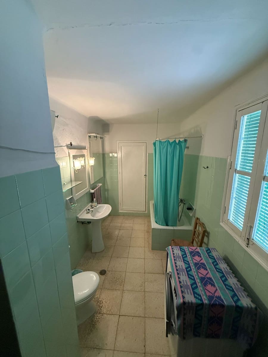 7 soverom Hus til salgs i Restabal med garasje - € 450 000 (Ref: 9790785)