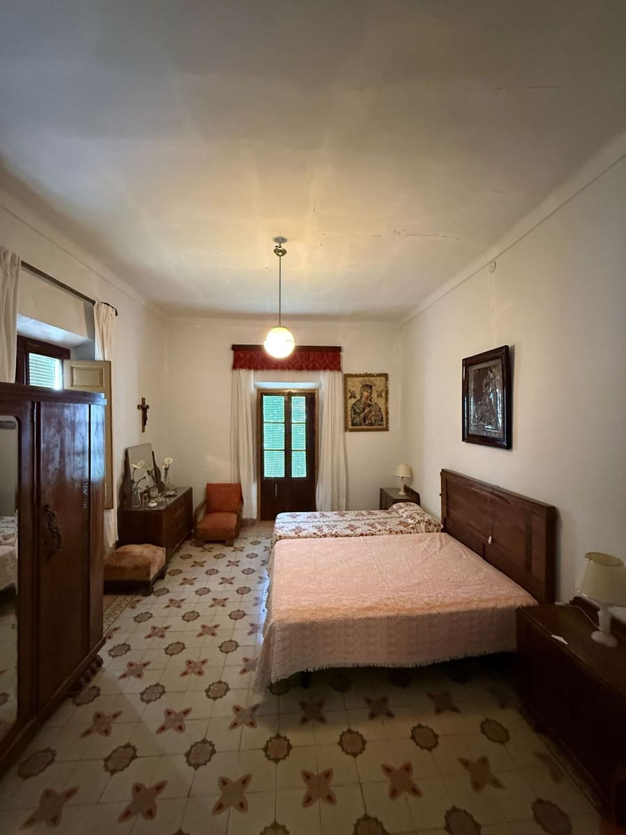 7 soverom Hus til salgs i Restabal med garasje - € 450 000 (Ref: 9790785)