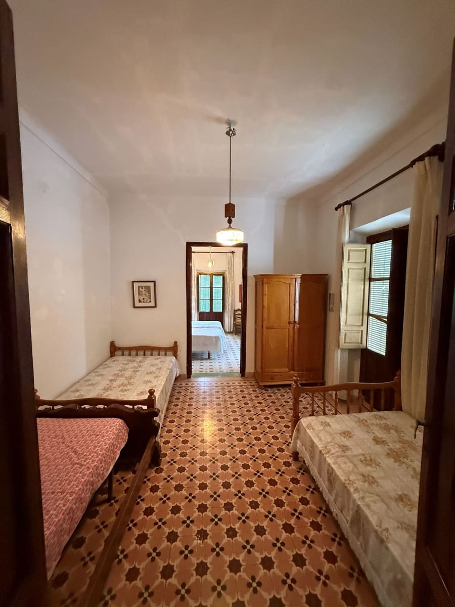 7 soverom Hus til salgs i Restabal med garasje - € 450 000 (Ref: 9790785)