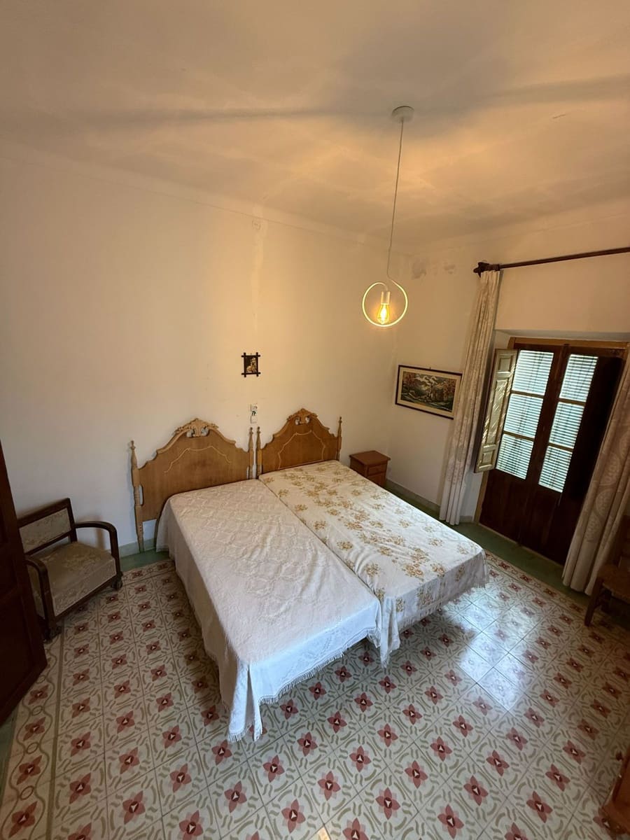 7 soverom Hus til salgs i Restabal med garasje - € 450 000 (Ref: 9790785)