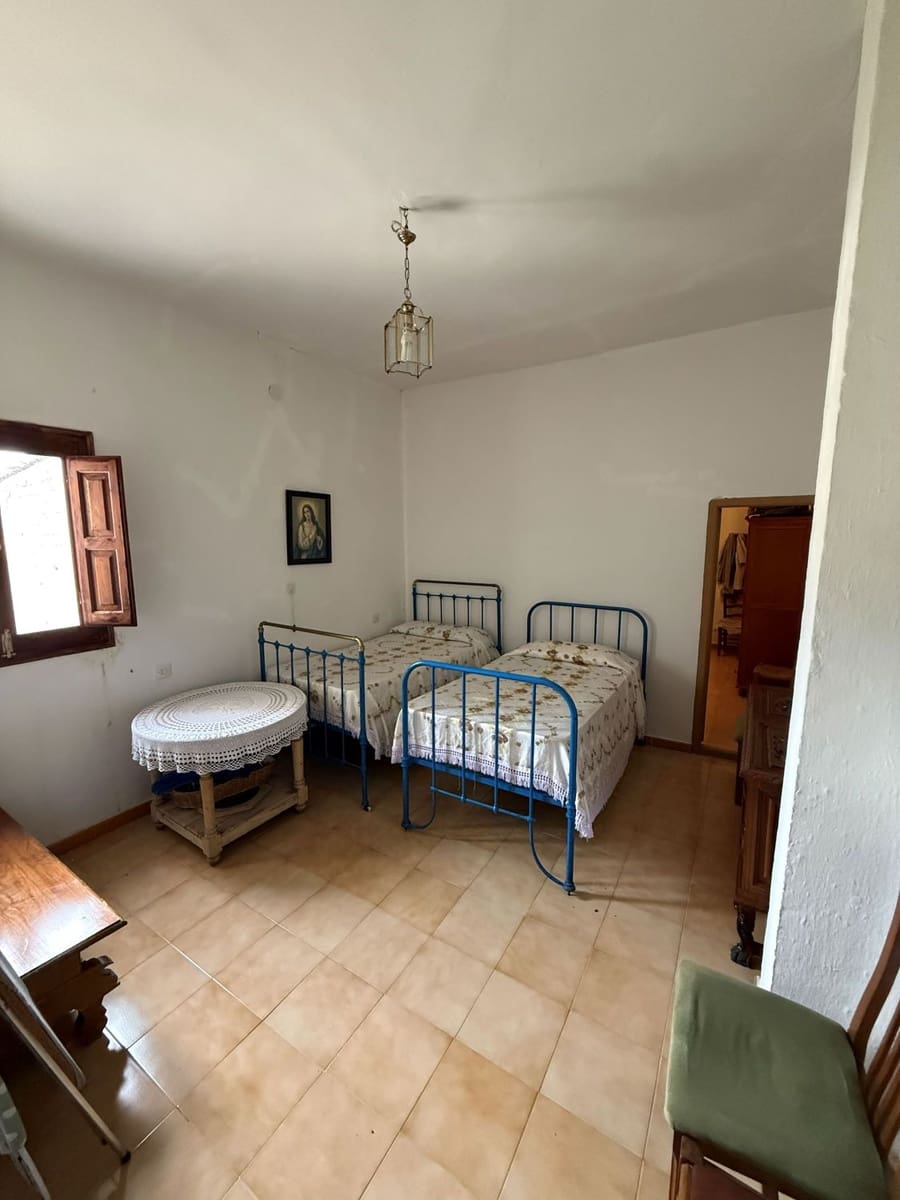 7 soverom Hus til salgs i Restabal med garasje - € 450 000 (Ref: 9790785)