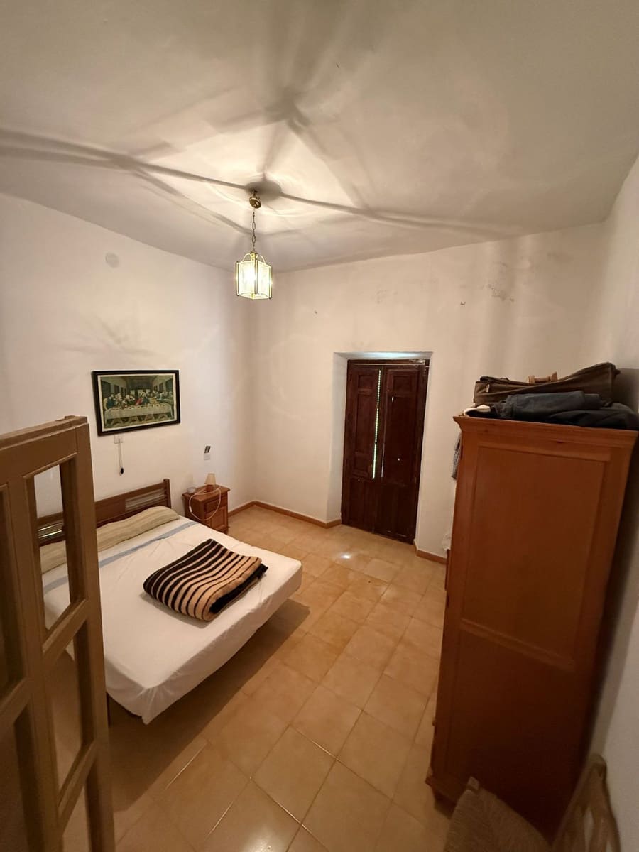 7 soverom Hus til salgs i Restabal med garasje - € 450 000 (Ref: 9790785)