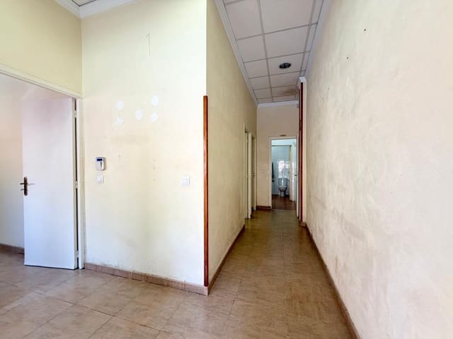Commercial for sale in Almería city - € 90,000 (Ref: 10013100)