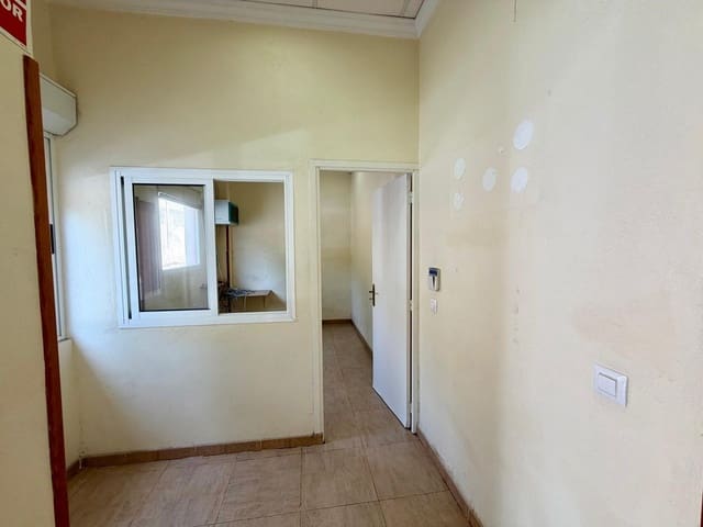 Commercial for sale in Almería city - € 90,000 (Ref: 10013100)