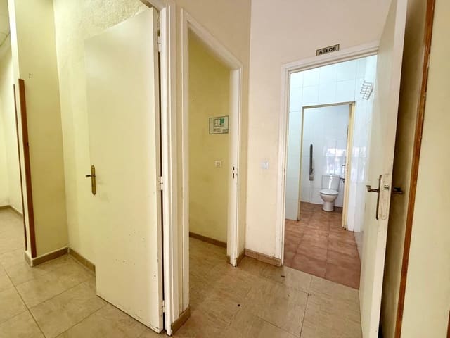 Commercial for sale in Almería city - € 90,000 (Ref: 10013100)