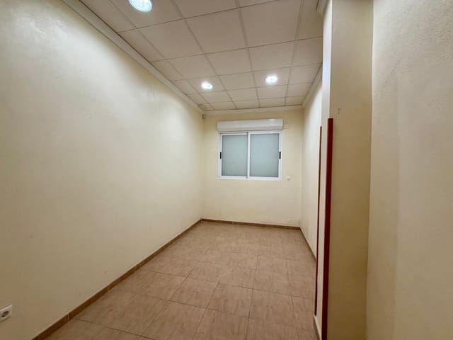 Commercial for sale in Almería city - € 90,000 (Ref: 10013100)