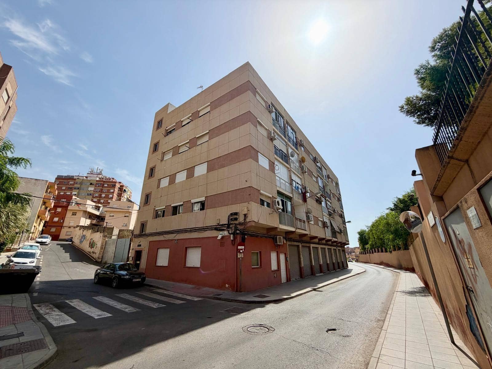 Commercial for sale in Almeria city - € 90,000 (Ref: 10013100)