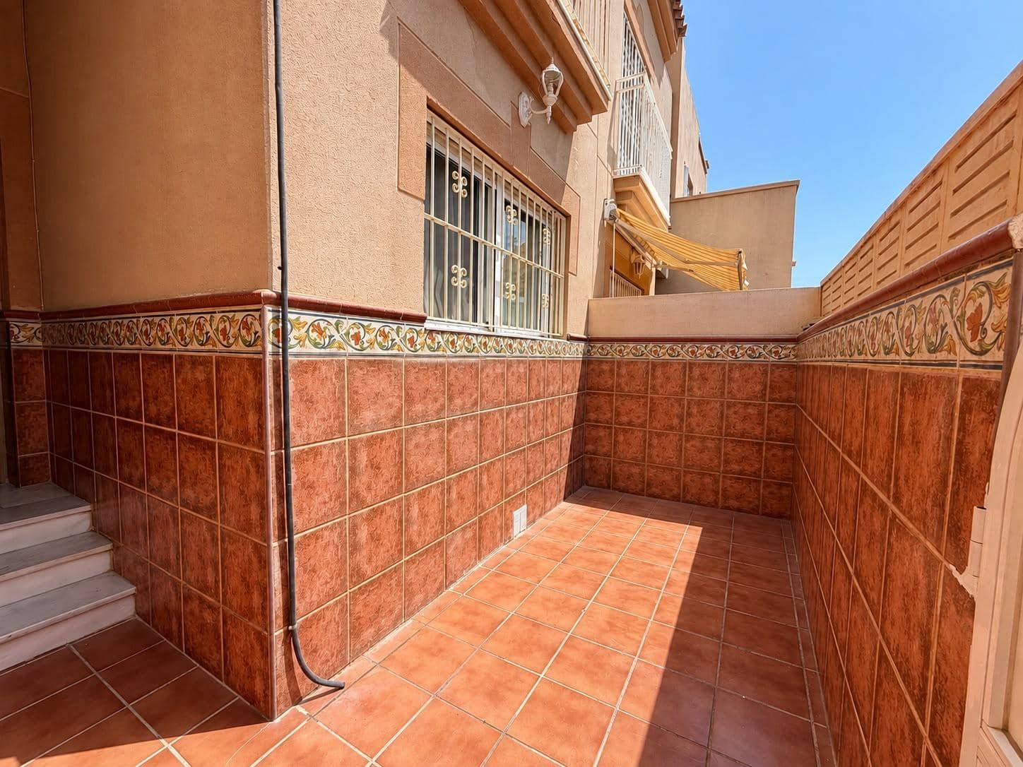 4 bedroom Terraced Villa for sale in Roquetas de Mar with garage - € 157,000 (Ref: 10013102)