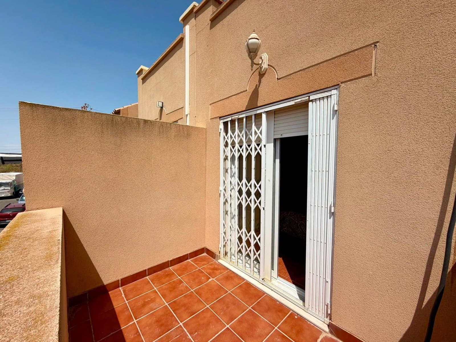 4 bedroom Terraced Villa for sale in Roquetas de Mar with garage - € 157,000 (Ref: 10013102)