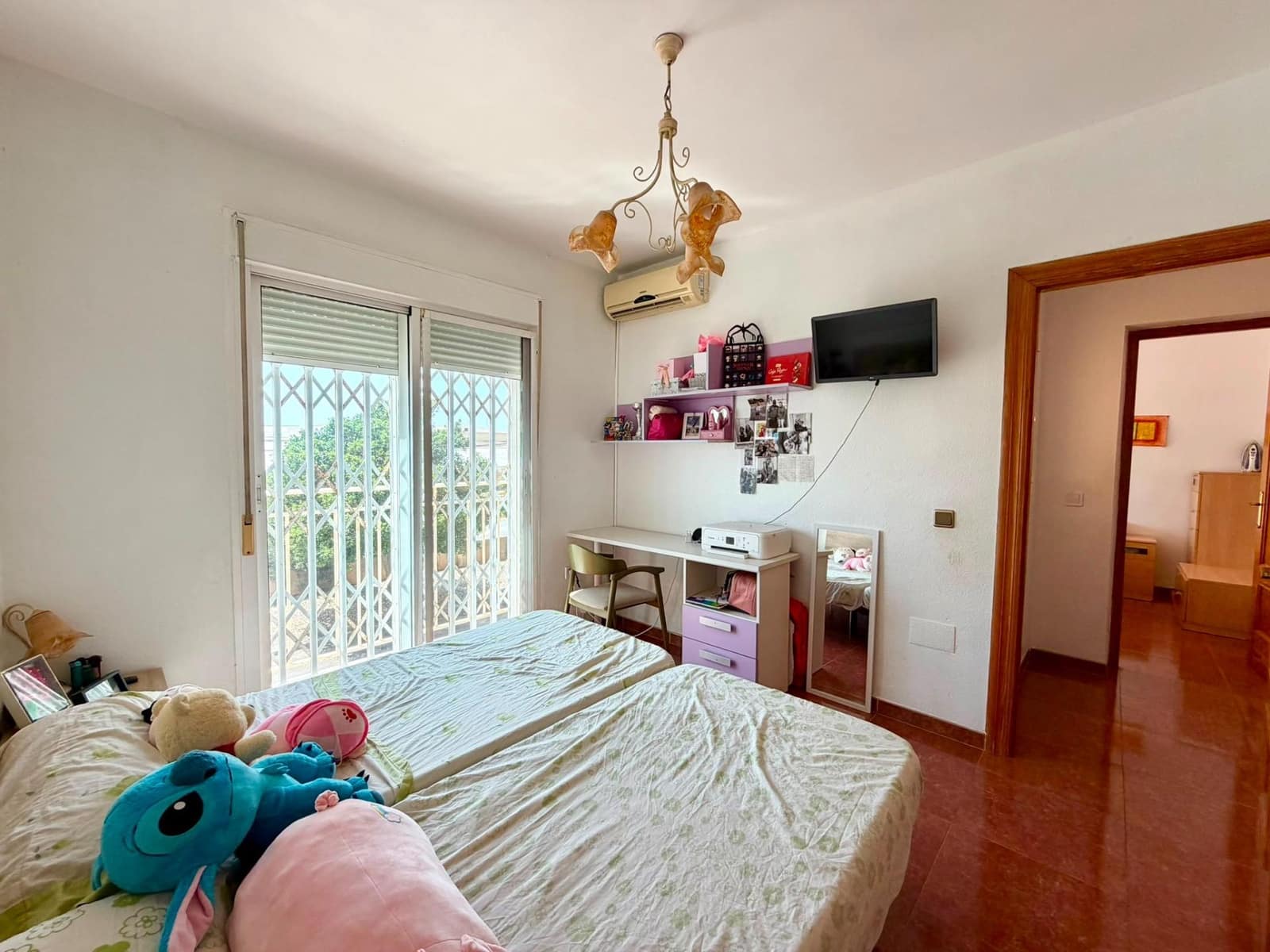 4 bedroom Terraced Villa for sale in Roquetas de Mar with garage - € 157,000 (Ref: 10013102)