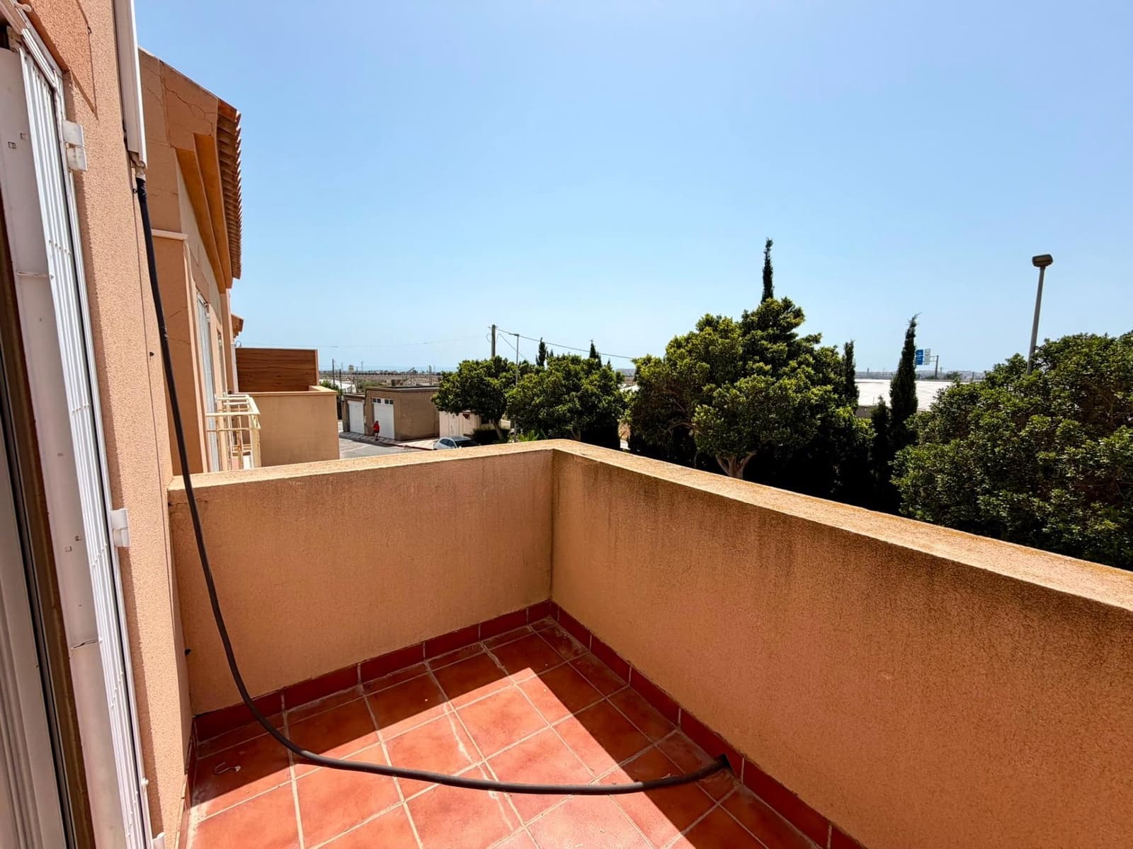 4 bedroom Terraced Villa for sale in Roquetas de Mar with garage - € 157,000 (Ref: 10013102)