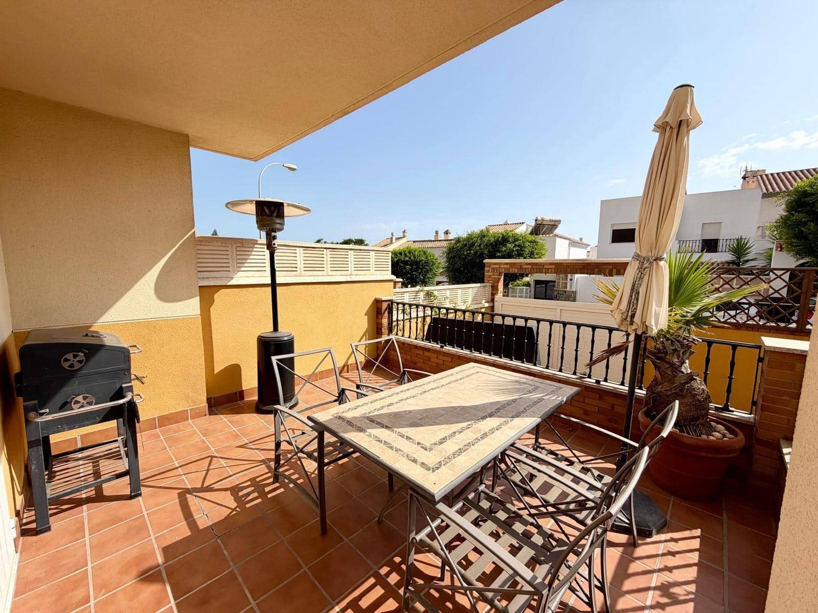 4 bedroom Terraced Villa for rent in Aguadulce (Almeria) with pool - € 1,200 (Ref: 10021039)