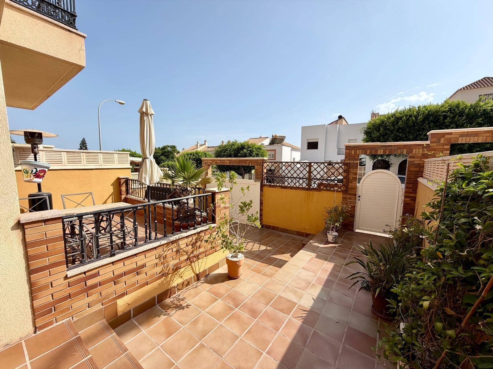 4 bedroom Terraced Villa for rent in Aguadulce (Almeria) with pool - € 1,200 (Ref: 10021039)