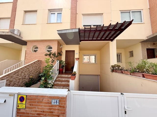 Adosado de 4 habitaciones en Huércal de Almería en venta con garaje - 295.000 € (Ref: 10031739)