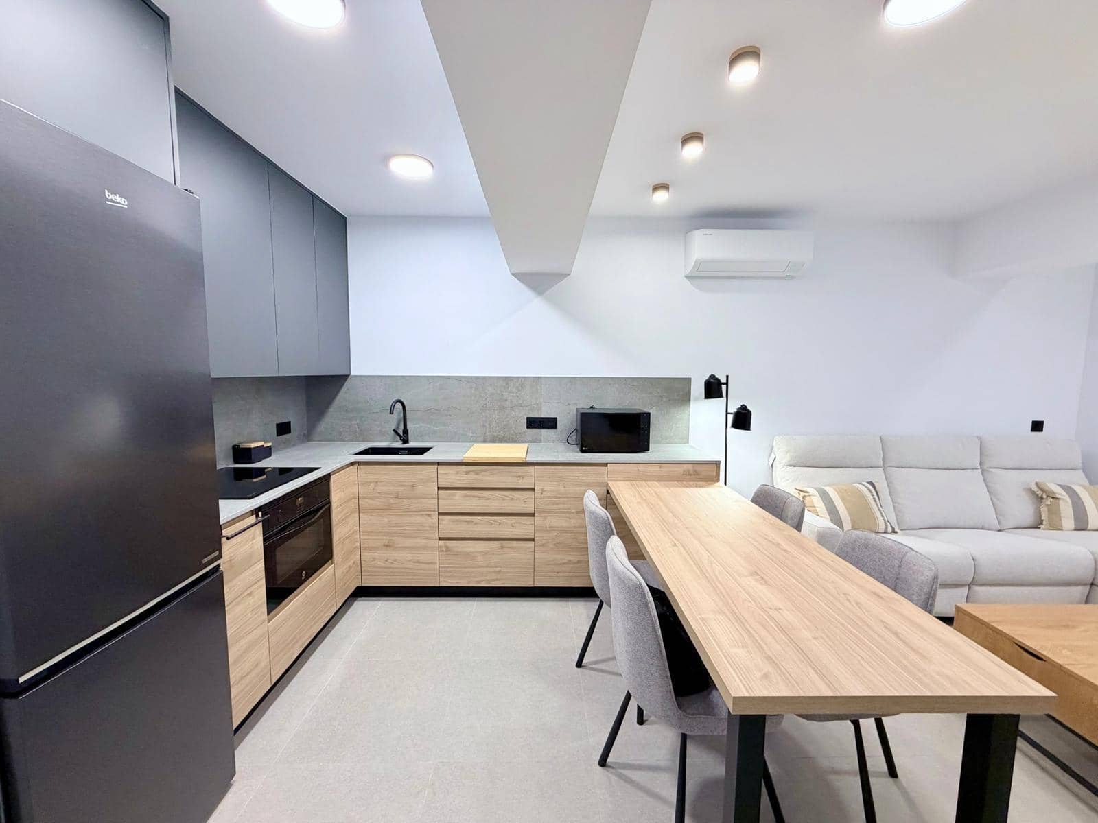 3 bedroom Flat for rent in Almeria city with garage - € 1,100 (Ref: 10166804)