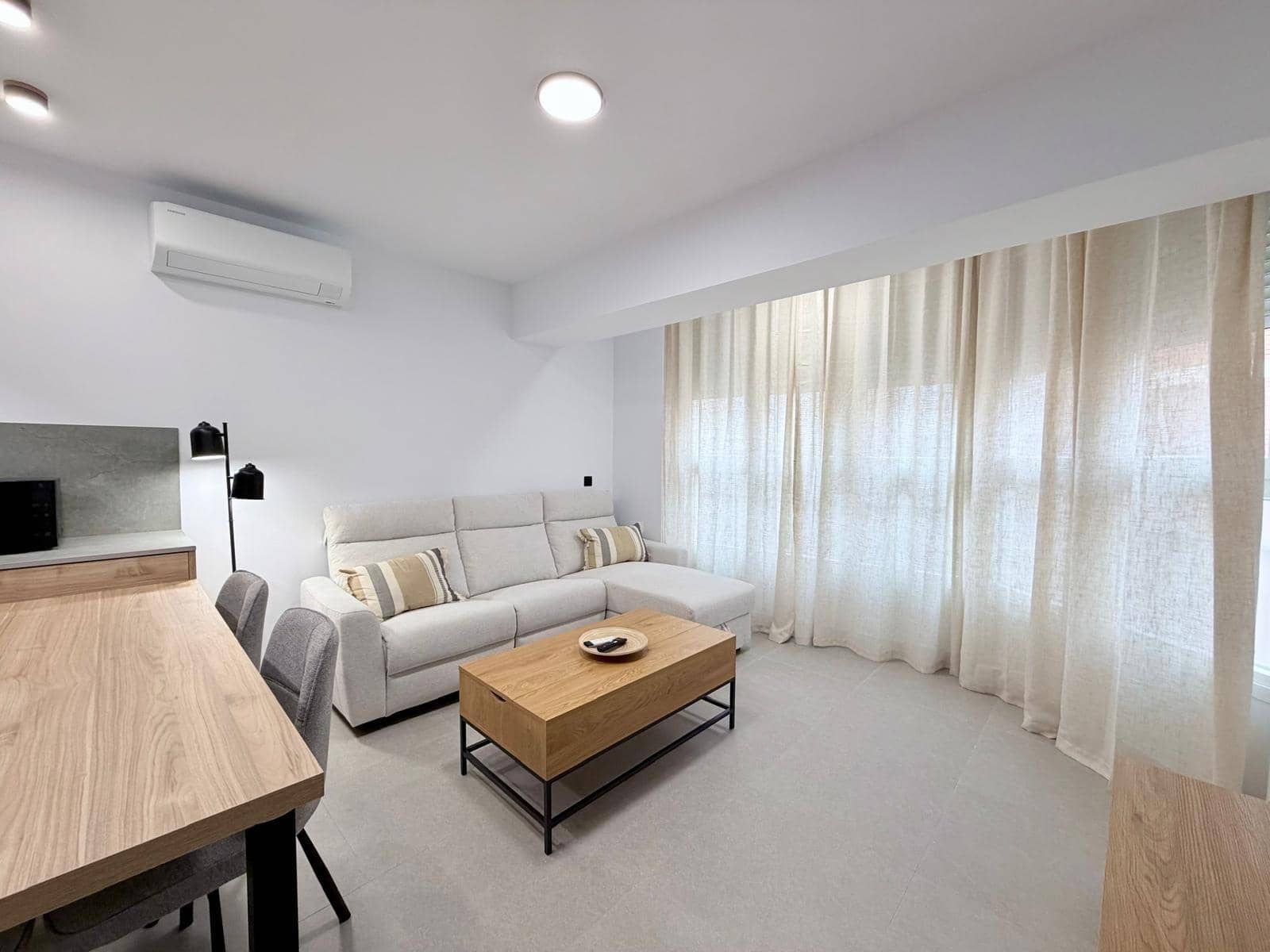 3 bedroom Flat for rent in Almeria city with garage - € 1,100 (Ref: 10166804)
