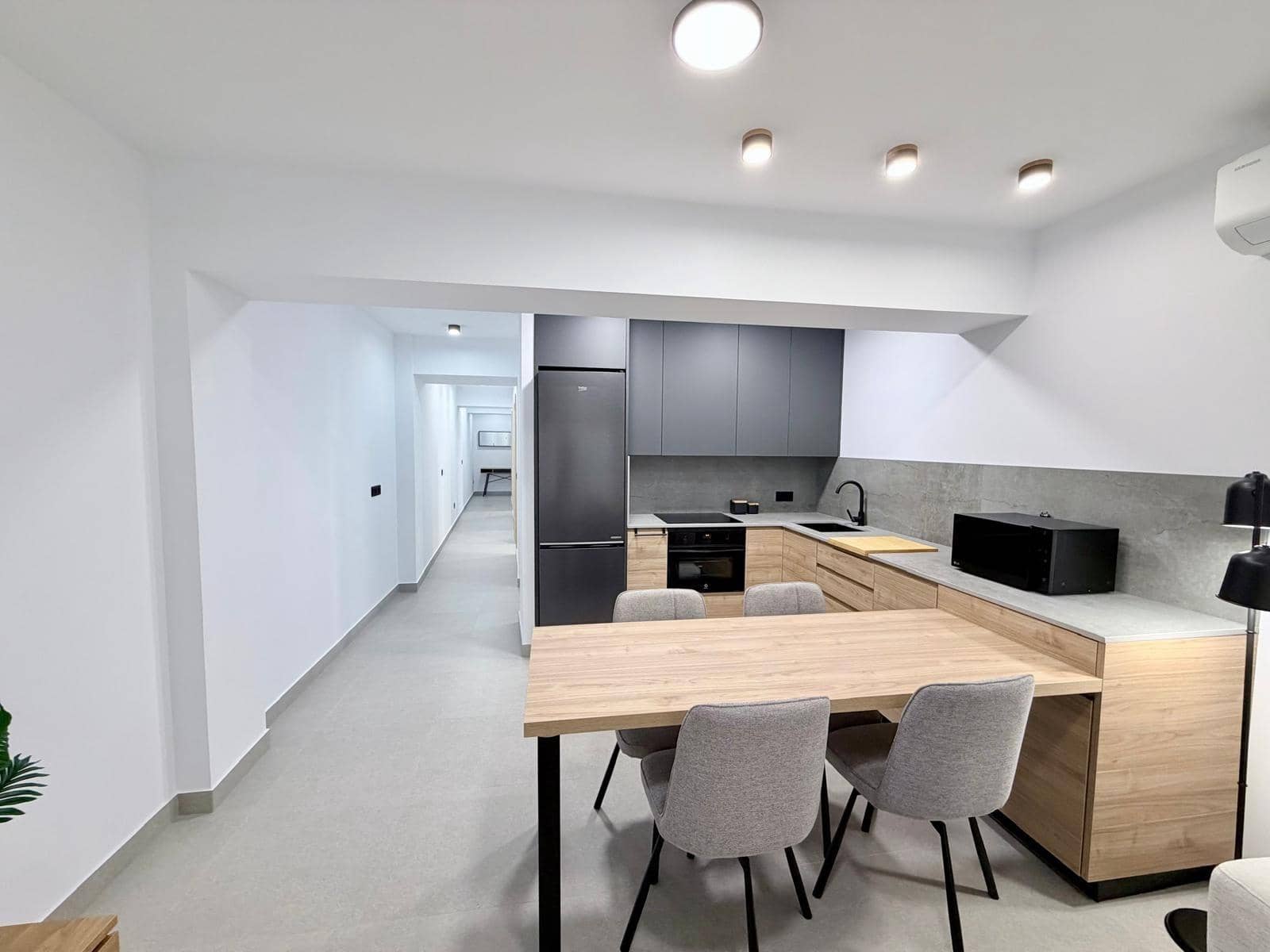 3 bedroom Flat for rent in Almeria city with garage - € 1,100 (Ref: 10166804)