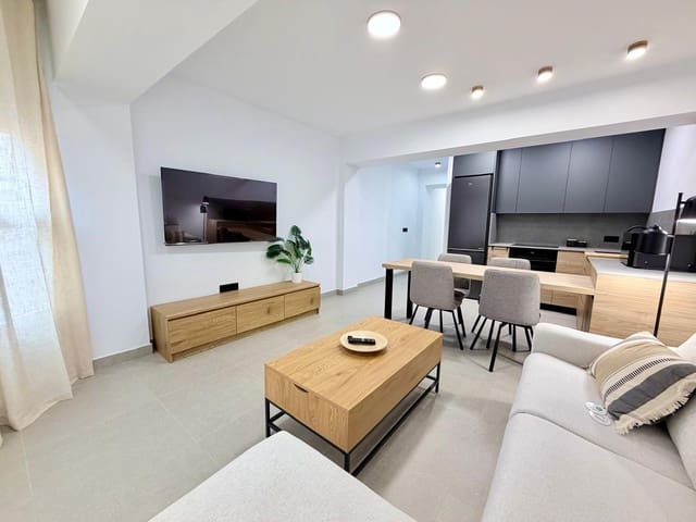 3 bedroom Flat for rent in Centro, Almería city with garage - € 1,100 (Ref: 10166804)