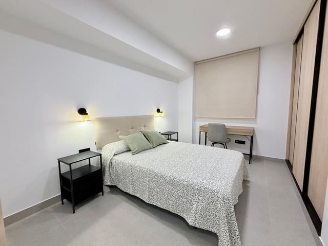 3 bedroom Flat for rent in Centro, Almería city with garage - € 1,100 (Ref: 10166804)
