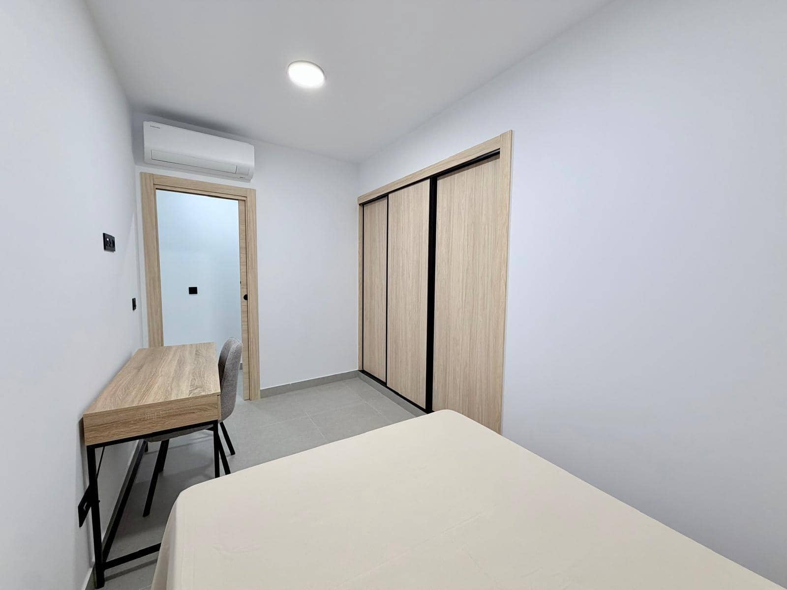 3 bedroom Flat for rent in Almeria city with garage - € 1,100 (Ref: 10166804)