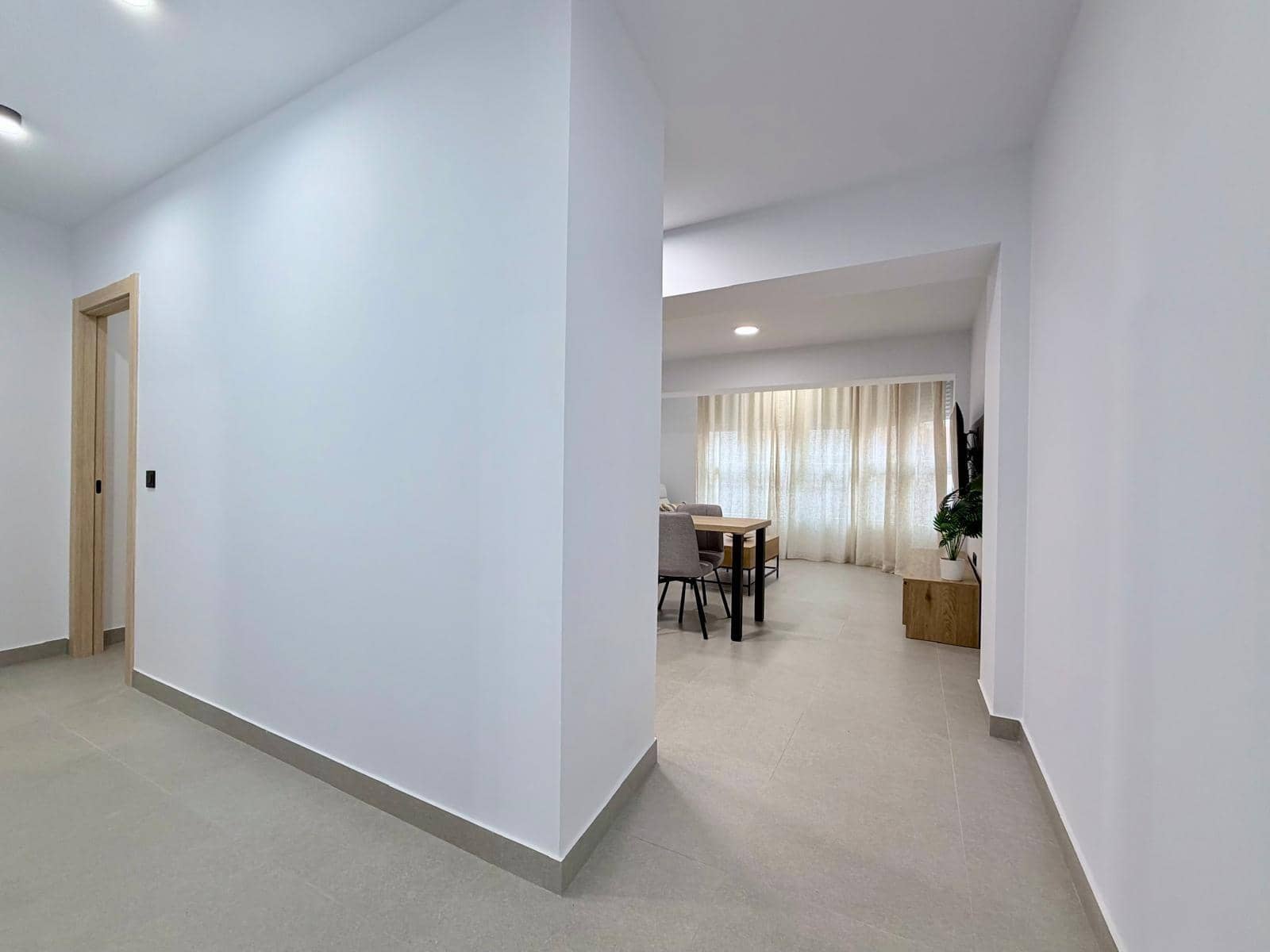 3 bedroom Flat for rent in Almeria city with garage - € 1,100 (Ref: 10166804)