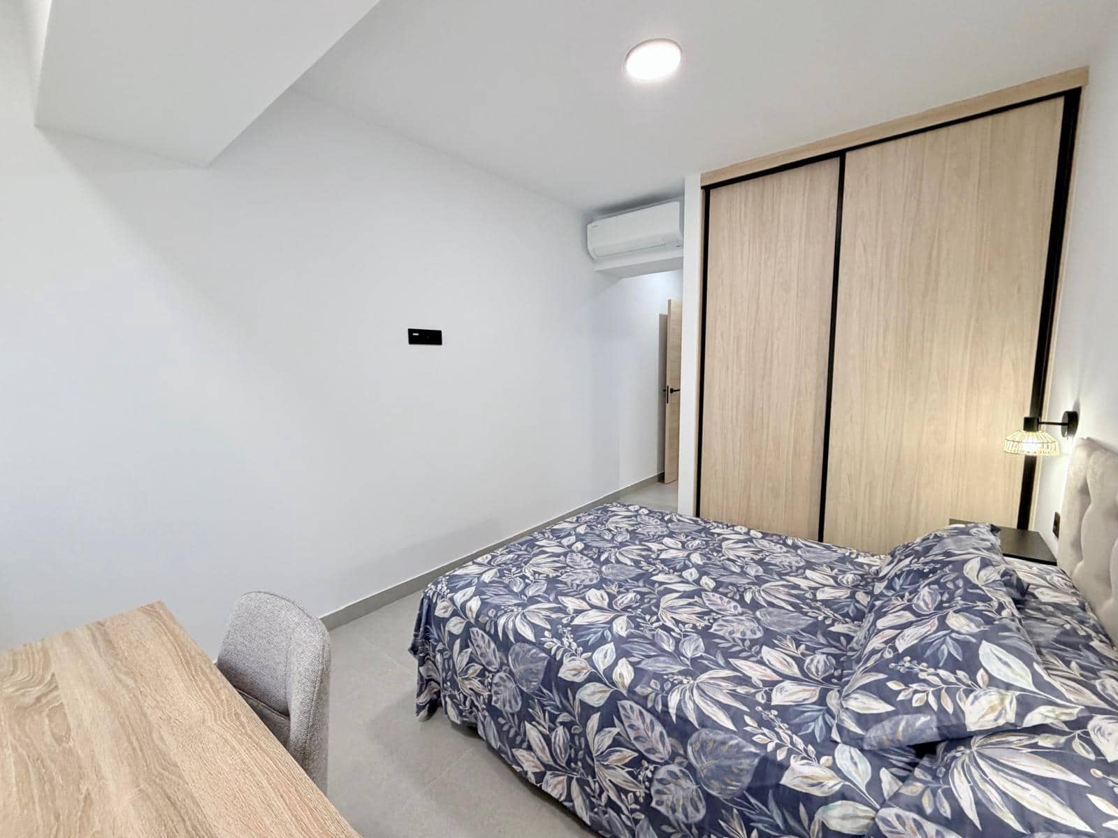 3 bedroom Flat for rent in Almeria city with garage - € 1,100 (Ref: 10166804)