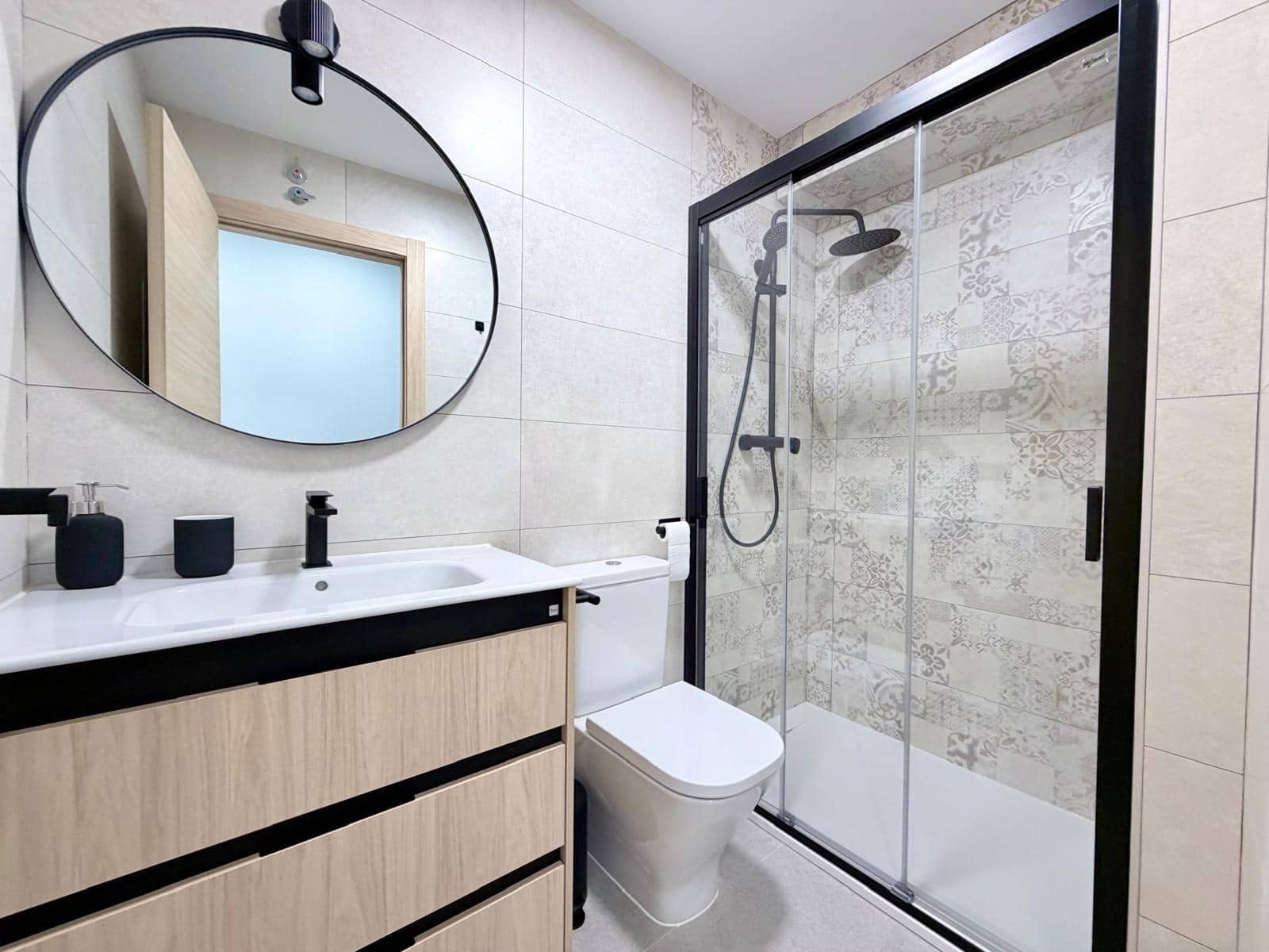 3 bedroom Flat for rent in Almeria city with garage - € 1,100 (Ref: 10166804)