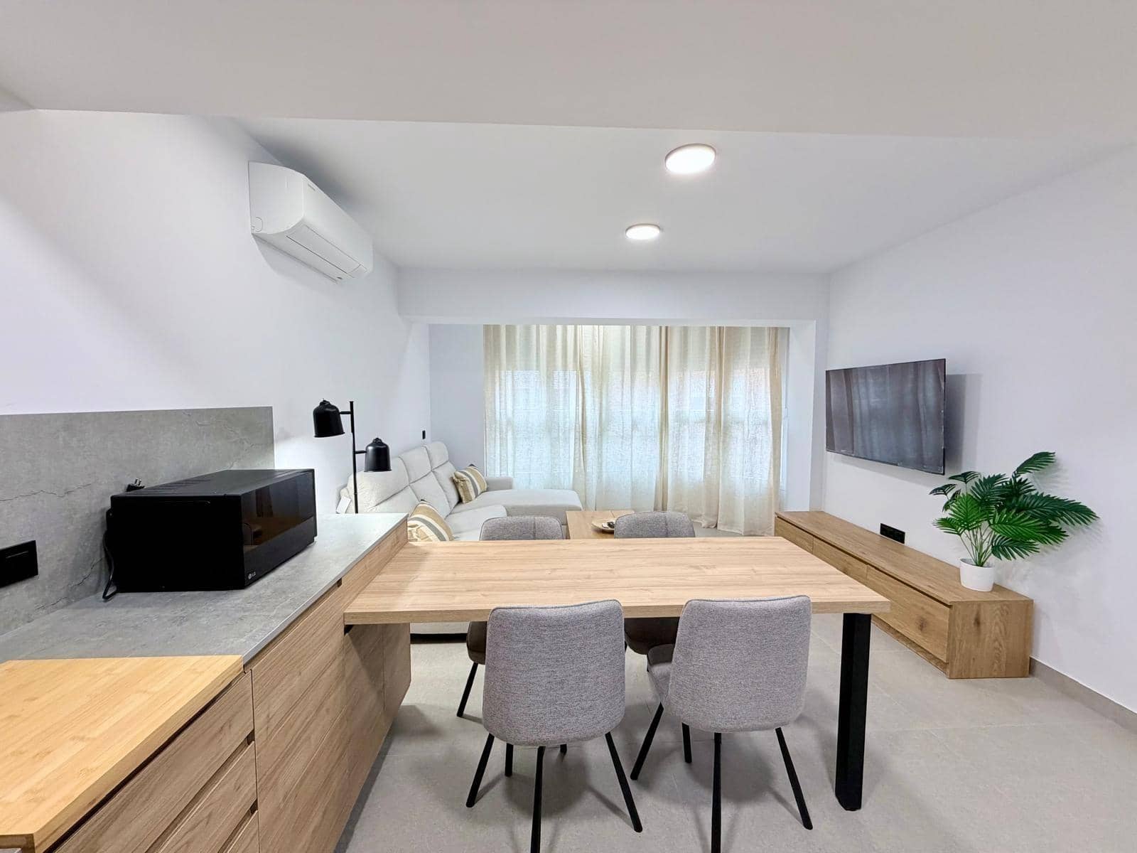3 bedroom Flat for rent in Almeria city with garage - € 1,100 (Ref: 10166804)