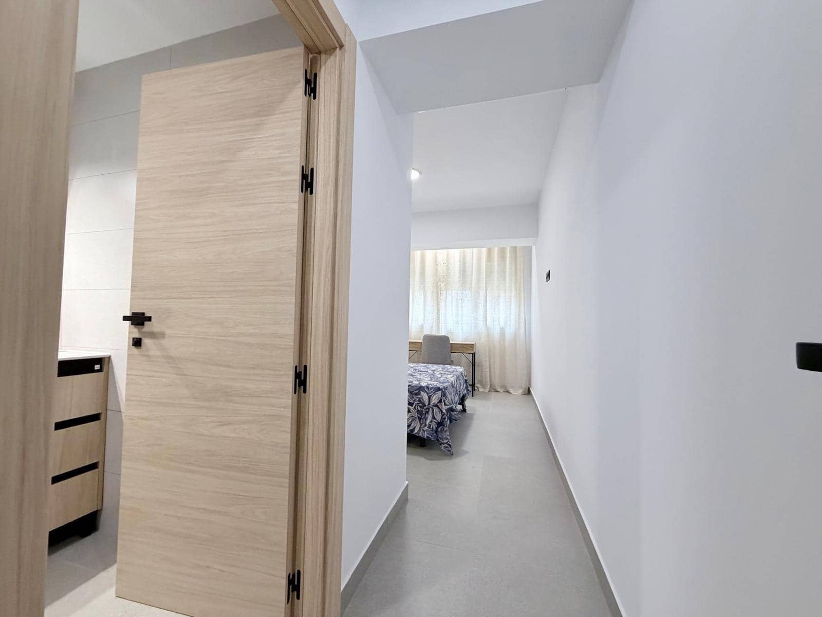 3 bedroom Flat for rent in Almeria city with garage - € 1,100 (Ref: 10166804)