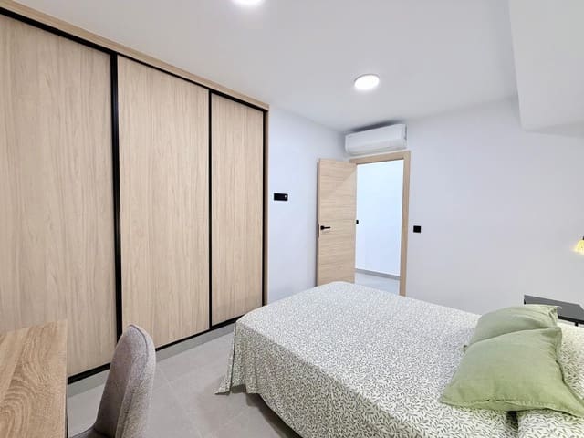 3 bedroom Flat for rent in Centro, Almería city with garage - € 1,100 (Ref: 10166804)