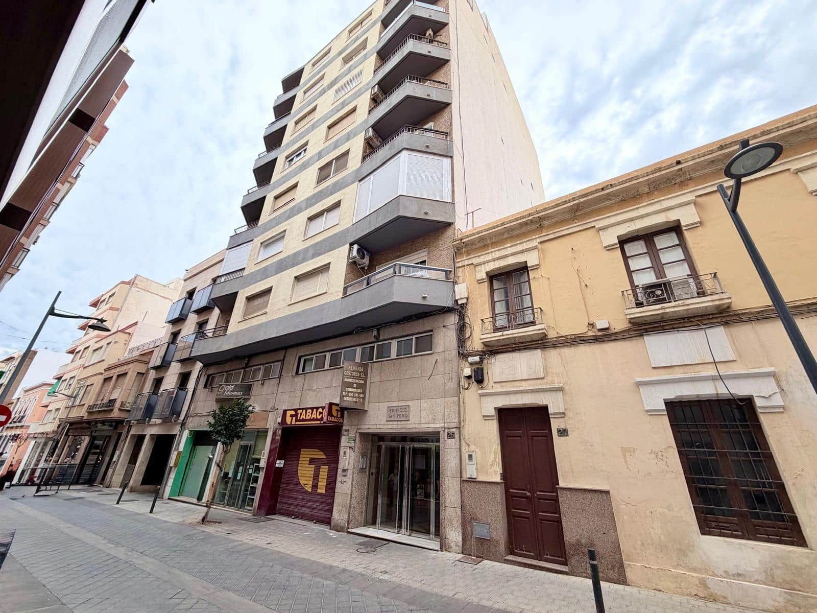 3 bedroom Flat for rent in Almeria city with garage - € 1,100 (Ref: 10166804)