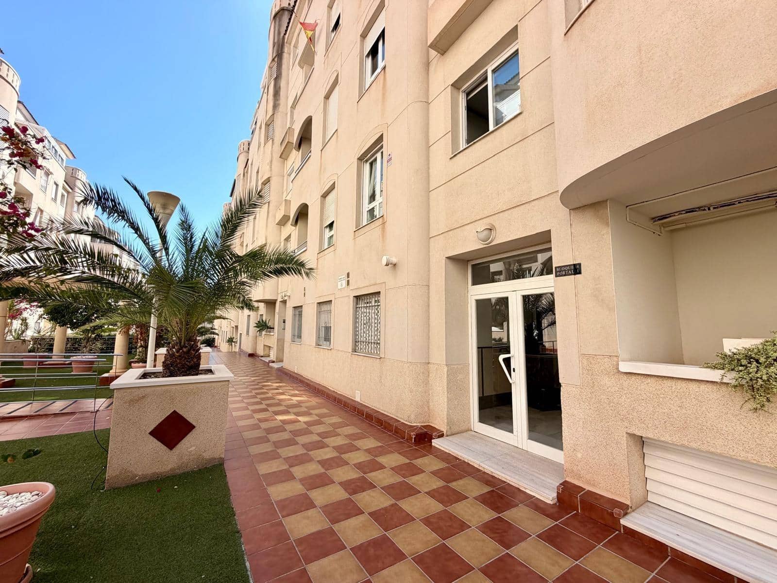 3 bedroom Flat for sale in Aguadulce (Almeria) with pool - € 359,000 (Ref: 10168608)