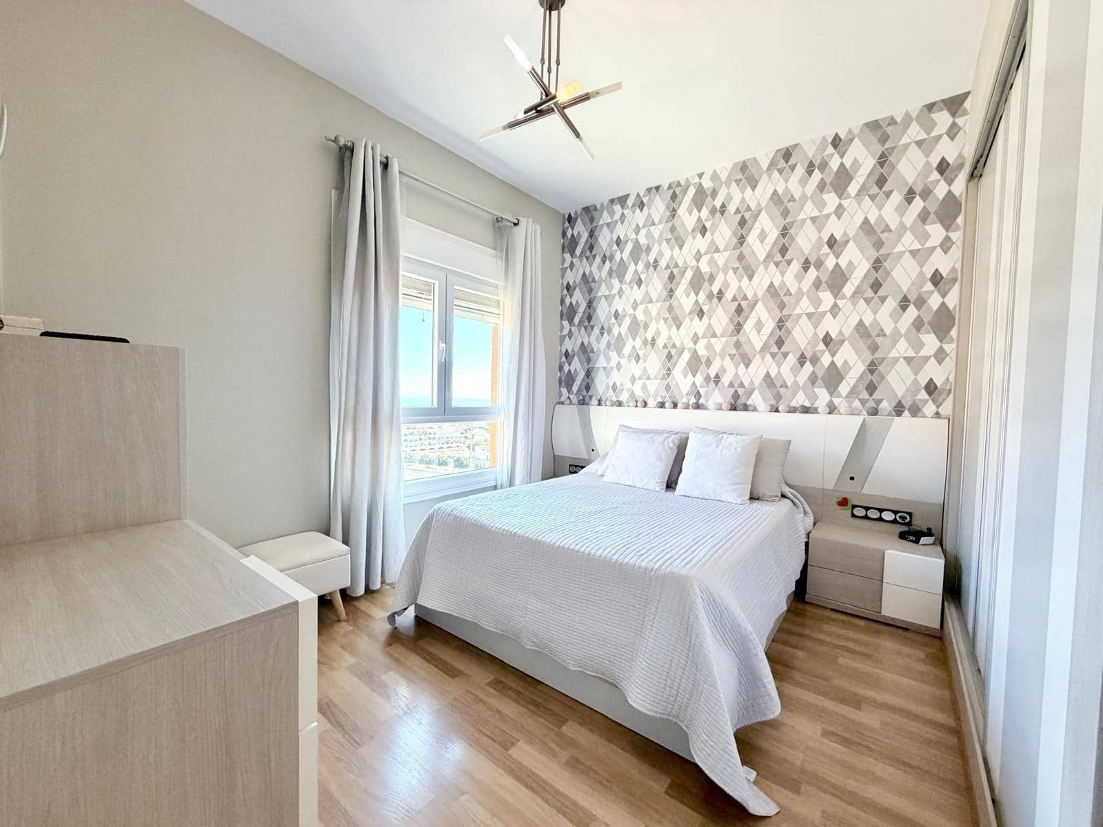 Ático de 3 habitaciones en Aguadulce (Almeria) en alquiler con piscina garaje - 950 € (Ref: 10183049)