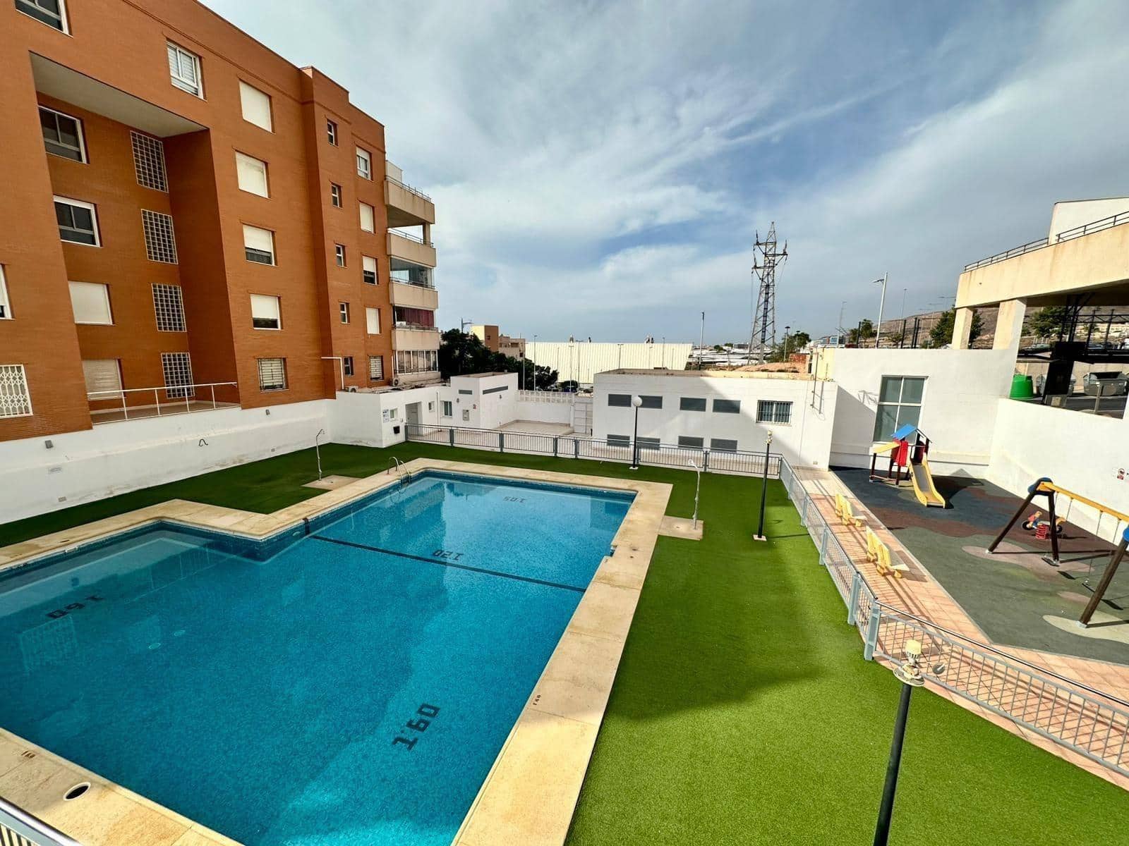Ático de 3 habitaciones en Aguadulce (Almeria) en alquiler con piscina garaje - 950 € (Ref: 10183049)