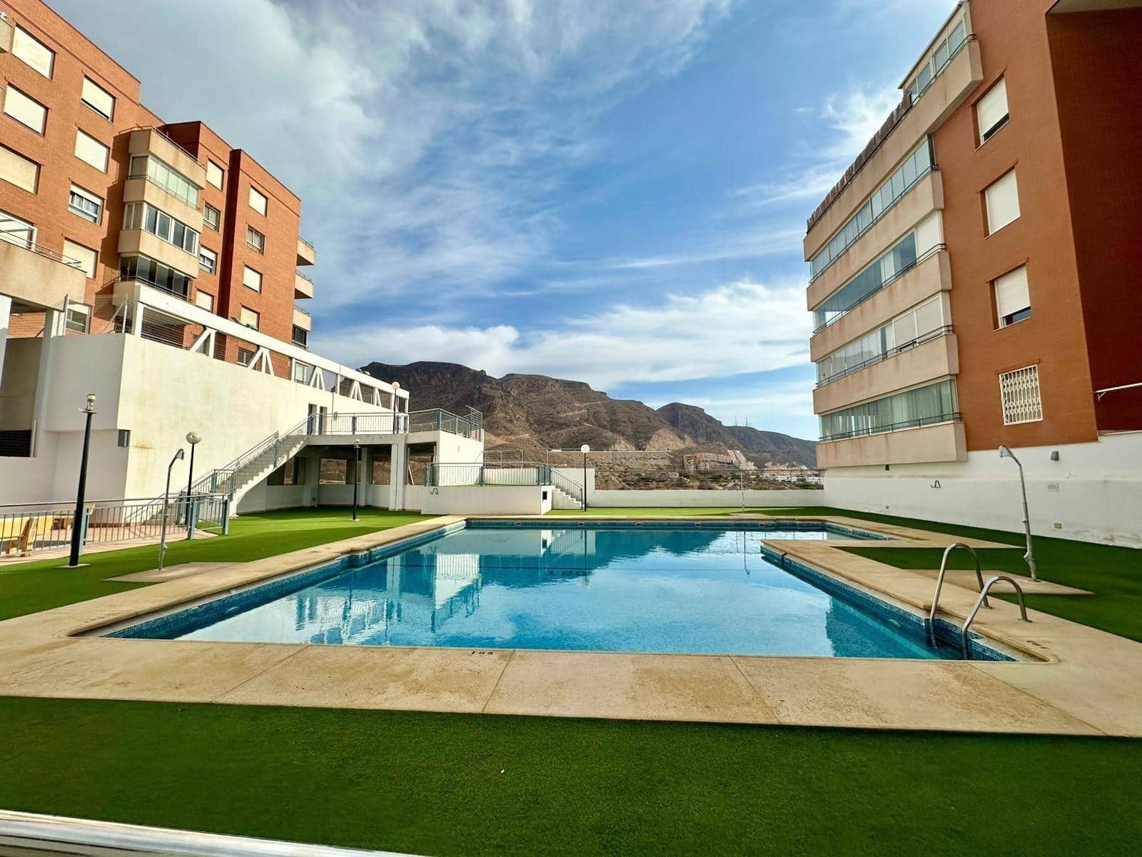 Ático de 3 habitaciones en Aguadulce (Almeria) en alquiler con piscina garaje - 950 € (Ref: 10183049)