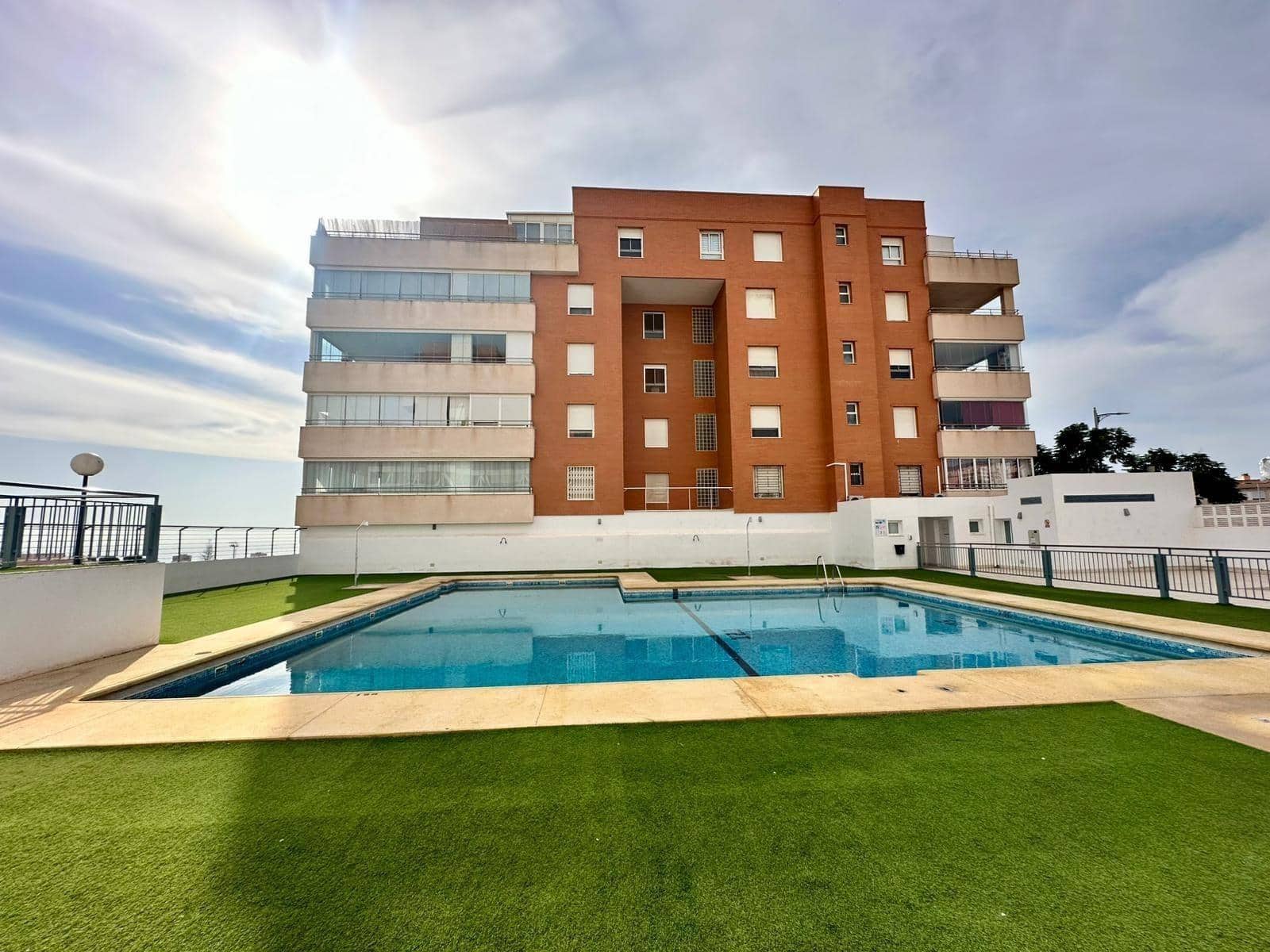 Ático de 3 habitaciones en Aguadulce (Almeria) en alquiler con piscina garaje - 950 € (Ref: 10183049)