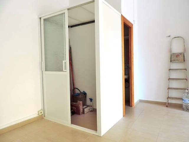 Kommersiell att hyra i Nueva Andalucía, Almería stad - 425 € (Ref: 6966374)