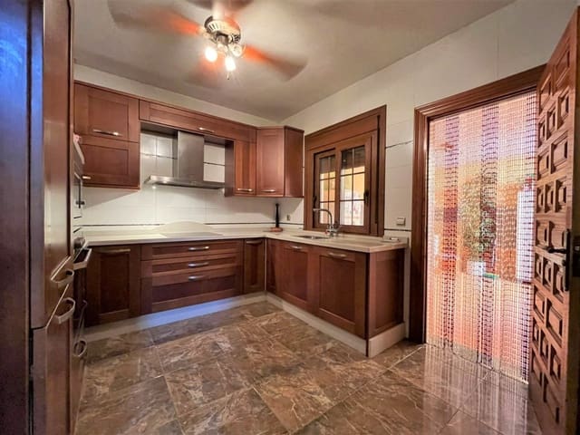 4 soveværelse Villa til salg i Roquetas de Mar med garage - € 210.000 (Ref: 7152989)