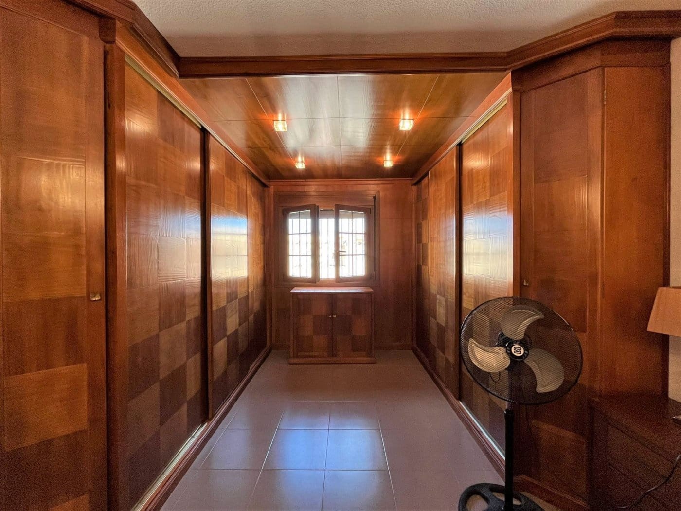 4 soveværelse Villa til salg i Roquetas de Mar med garage - € 210.000 (Ref: 7152989)