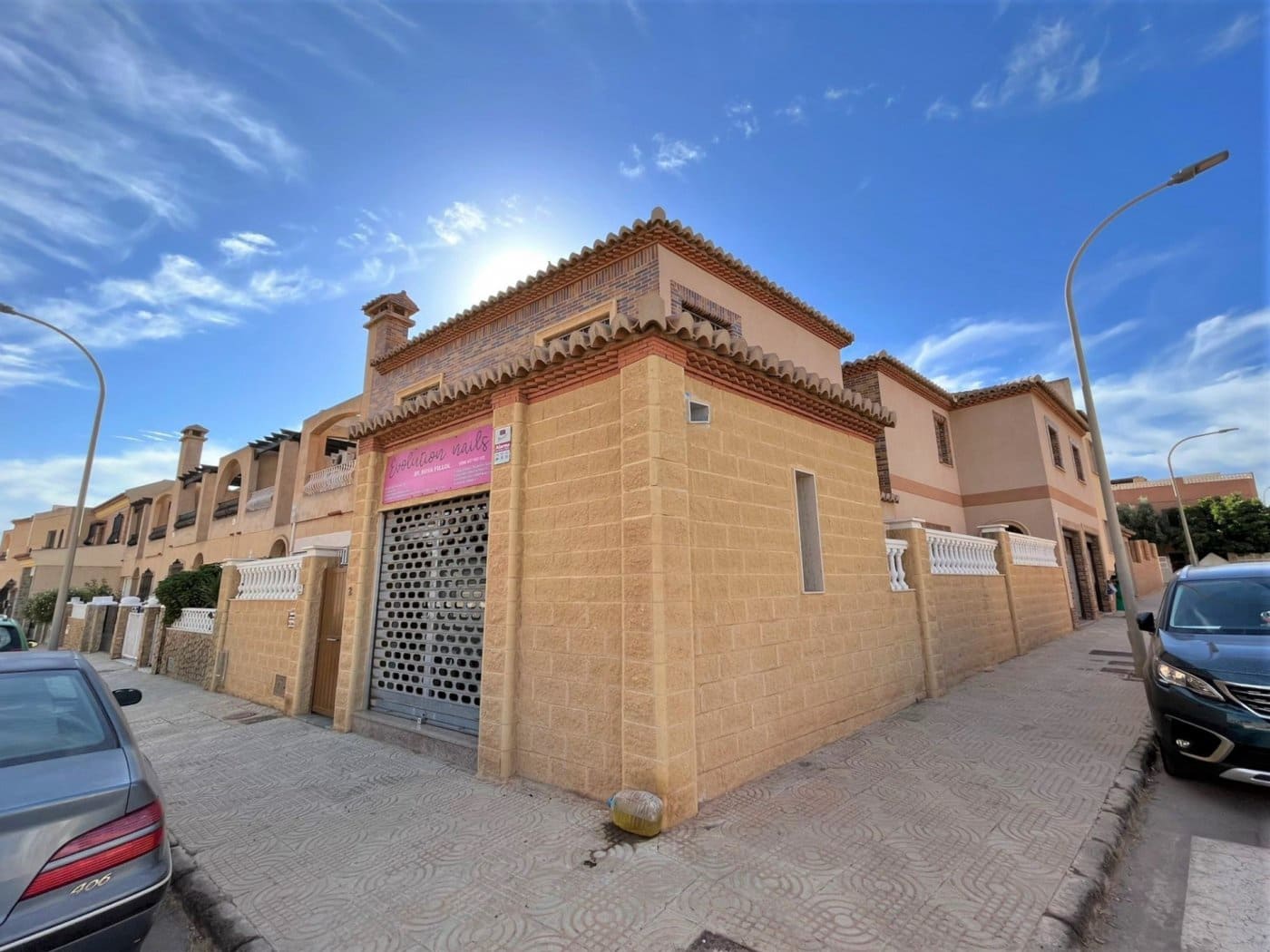 4 soveværelse Villa til salg i Roquetas de Mar med garage - € 210.000 (Ref: 7152989)