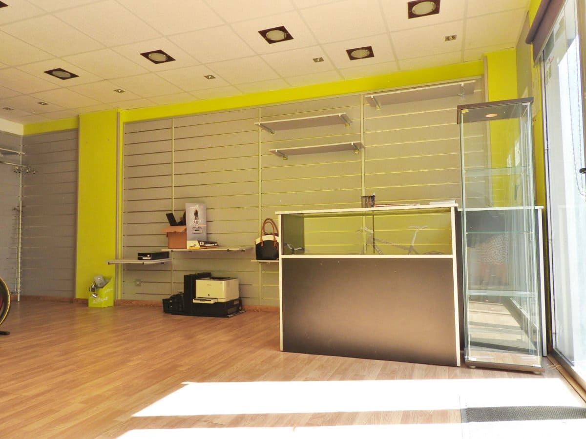 Commercial for sale in Almeria city - € 60,000 (Ref: 7301265)