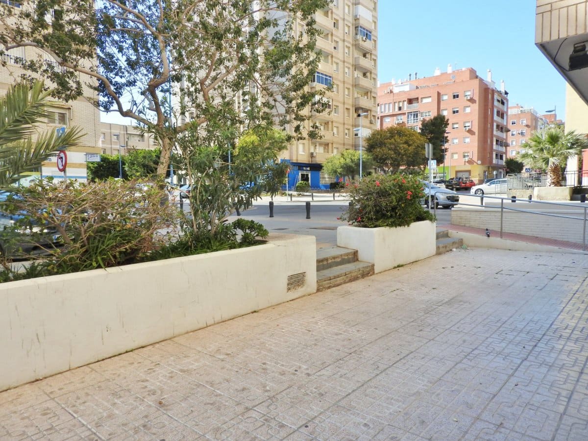 Commercial for sale in Almeria city - € 60,000 (Ref: 7301265)
