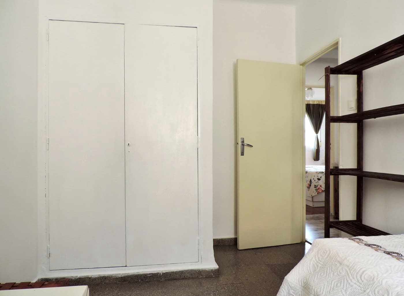 4 bedroom Flat for rent in Almería city € 200 (Ref 7840728)