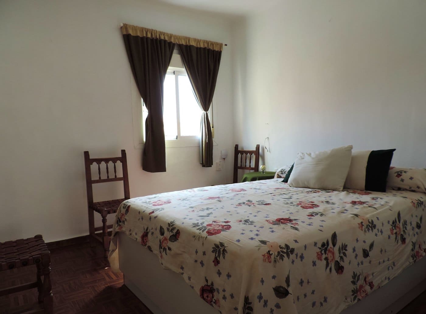 4 bedroom Flat for rent in Almería city € 200 (Ref 7840728)