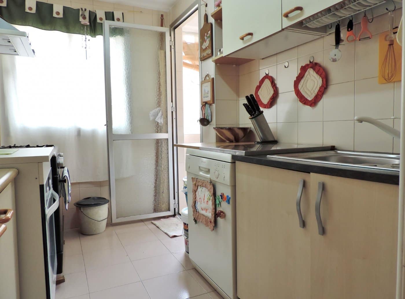 4 bedroom Flat for rent in Almería city € 200 (Ref 7840728)