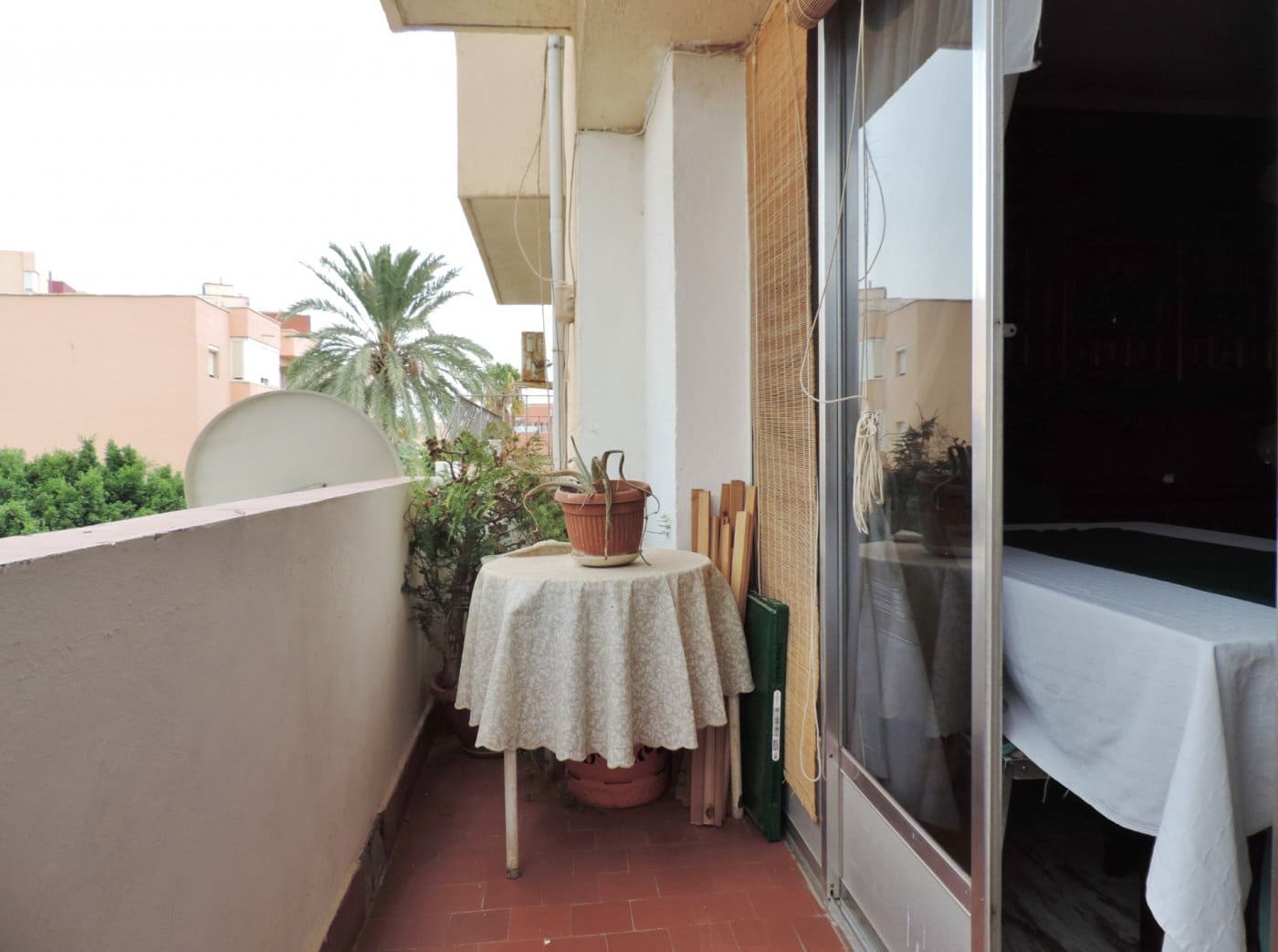 4 bedroom Flat for rent in Almería city € 200 (Ref 7840728)