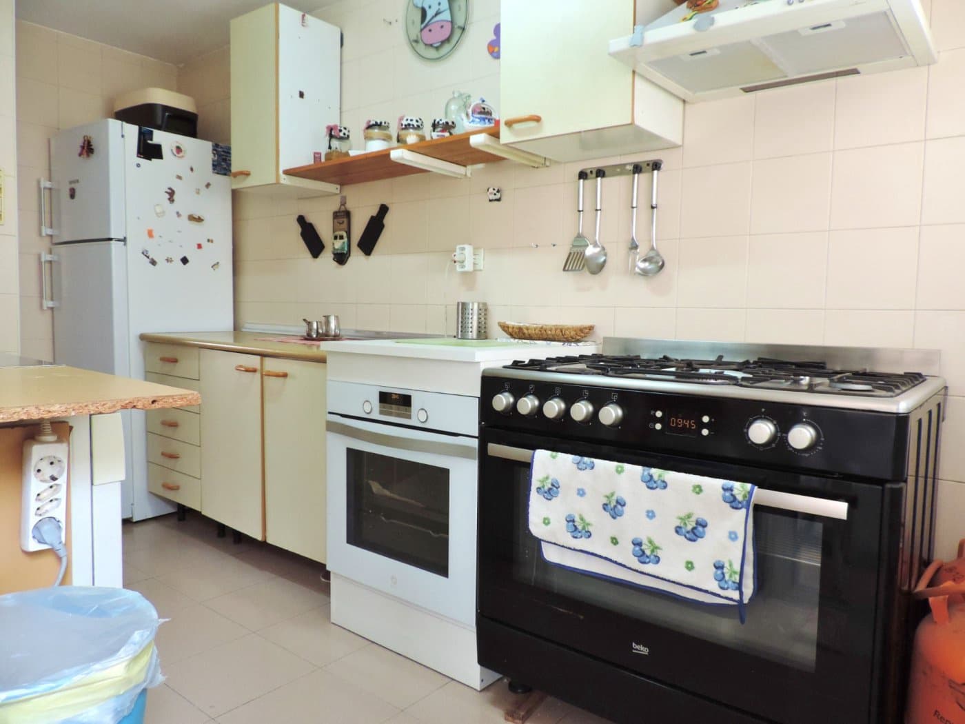 4 bedroom Flat for rent in Almería city € 200 (Ref 7840728)